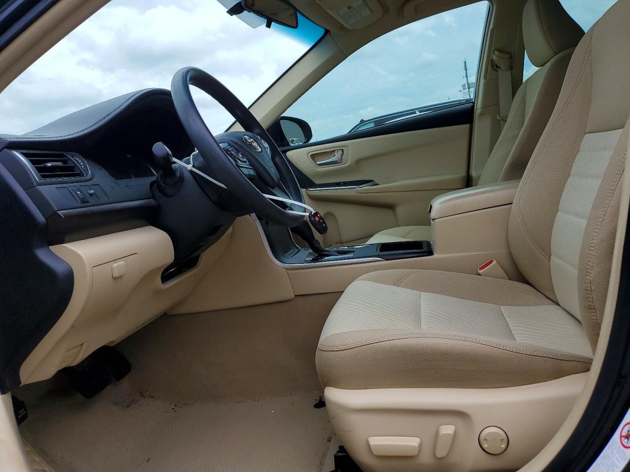 2017 TOYOTA CAMRY LE photo 25