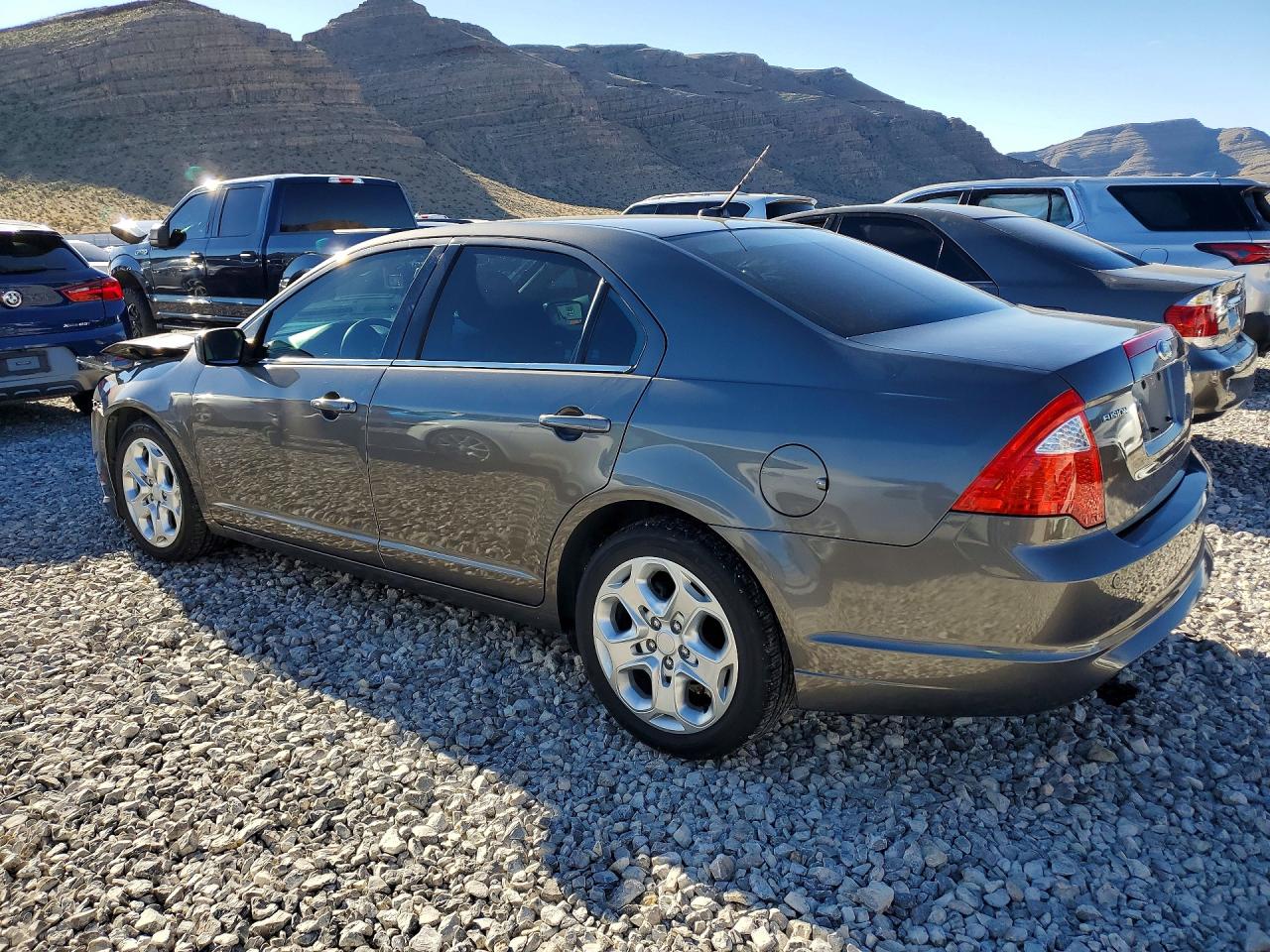 2010 FORD FUSION SE photo 2