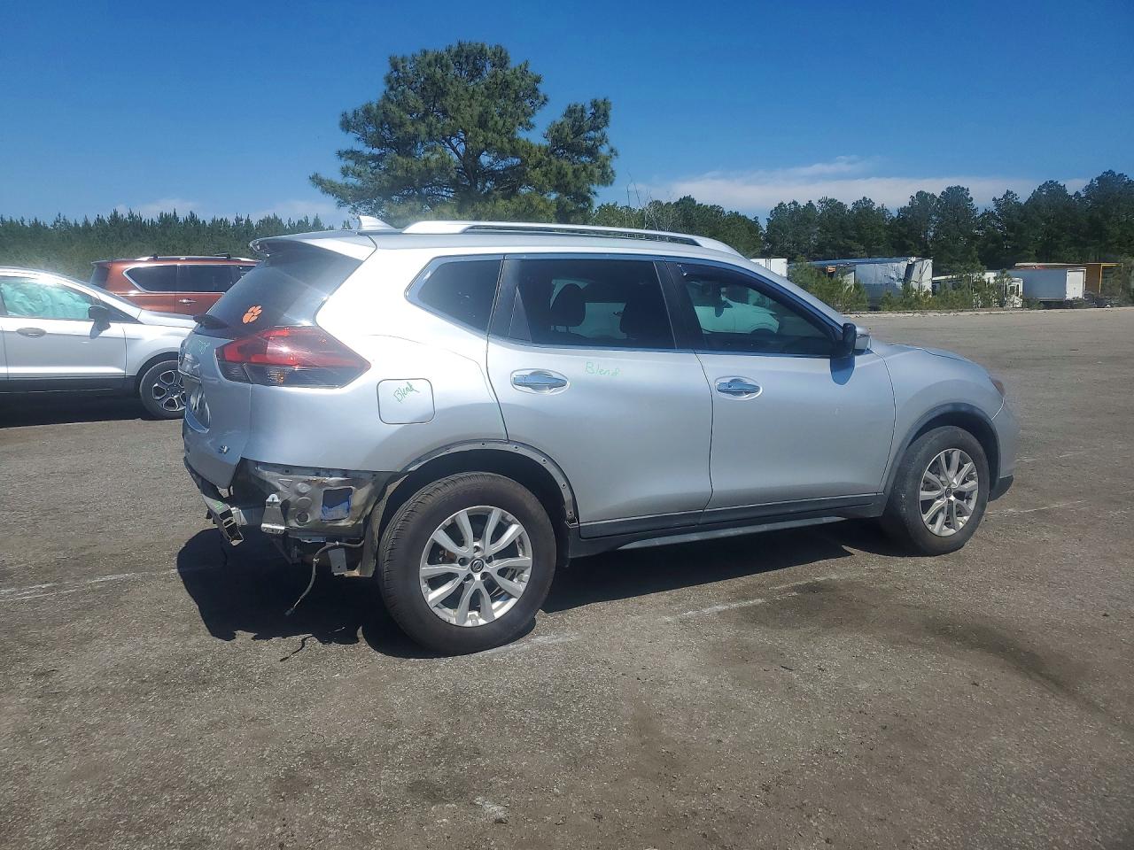 2018 NISSAN ROGUE SV photo 5