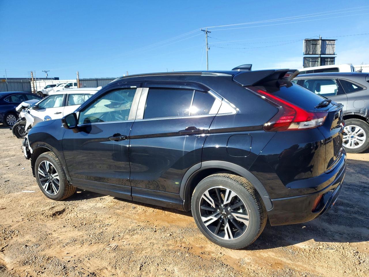 2023 MITSUBISHI ECLIPSE CROSS SE photo 3