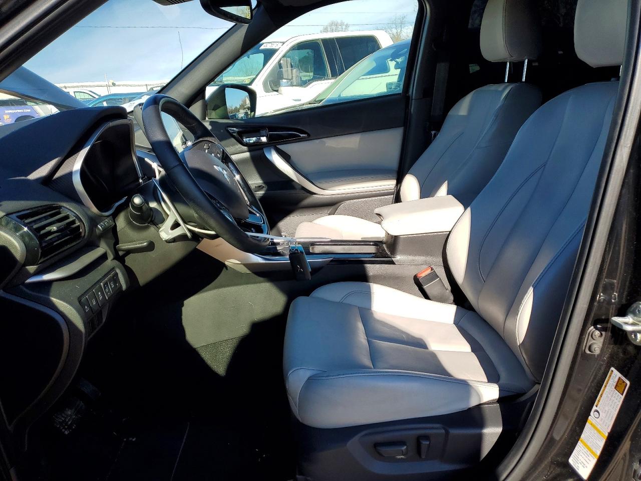2023 MITSUBISHI ECLIPSE CROSS SE photo 13