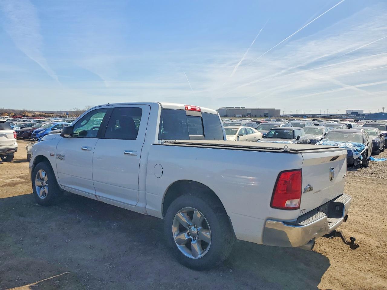 2016 RAM 1500 SLT photo 3