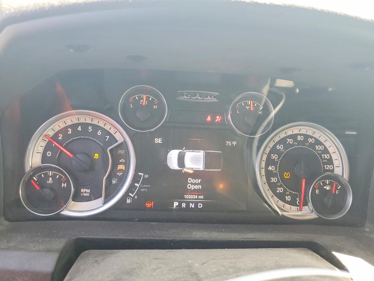 2016 RAM 1500 SLT photo 17