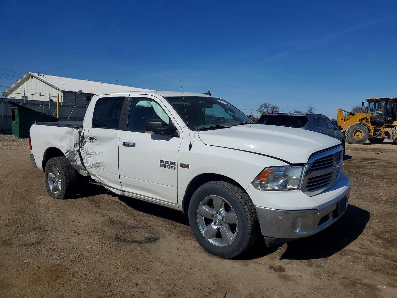 2016 RAM 1500 SLT photo 7
