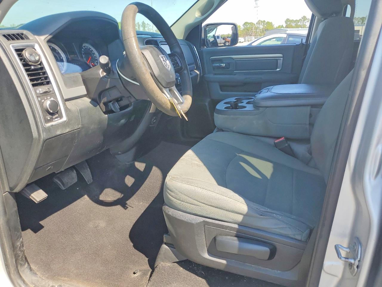 2015 RAM 1500 SLT photo 13