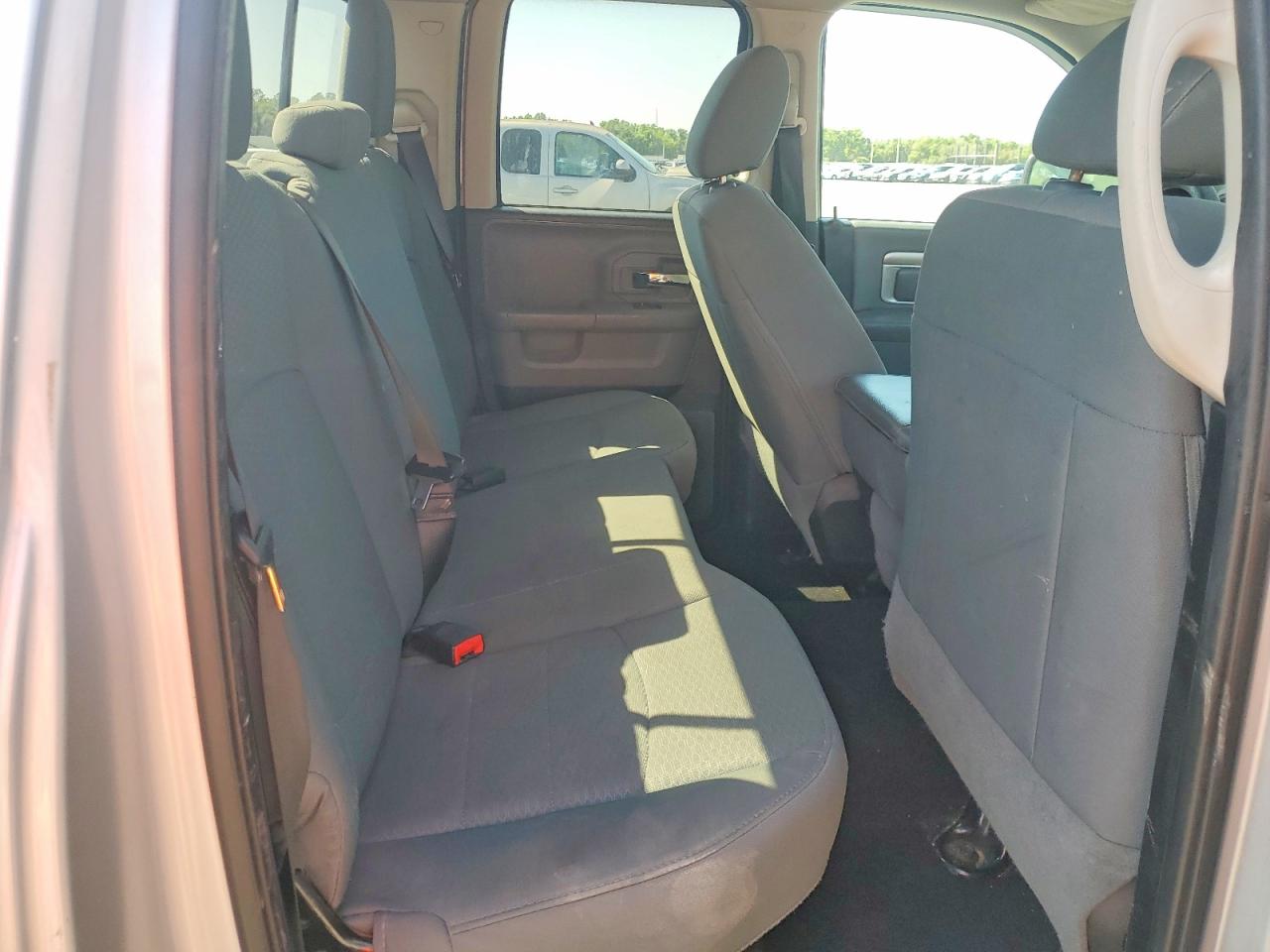 2015 RAM 1500 SLT photo 19