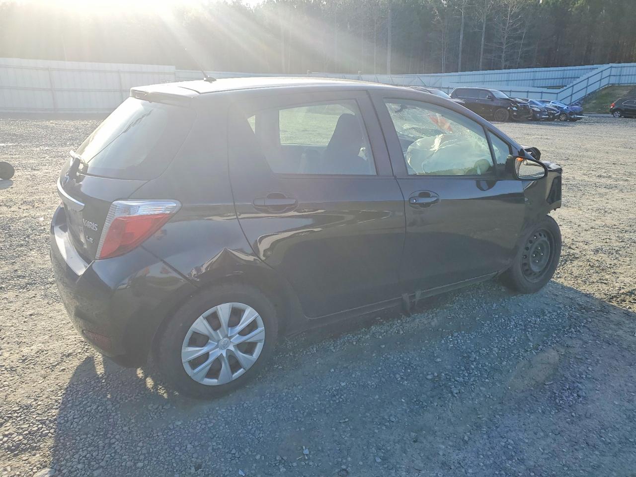2013 TOYOTA YARIS photo 3