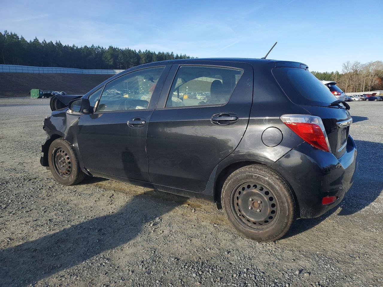 2013 TOYOTA YARIS photo 2