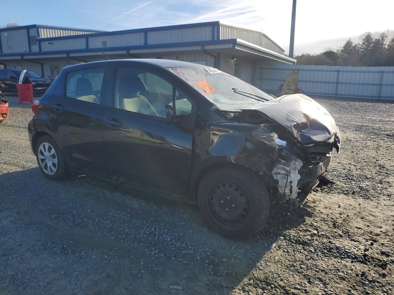2013 TOYOTA YARIS photo 4