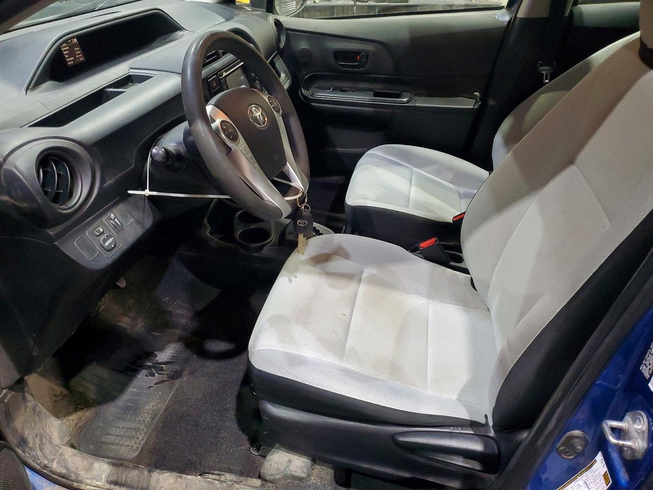 2016 TOYOTA PRIUS C ONE photo 7
