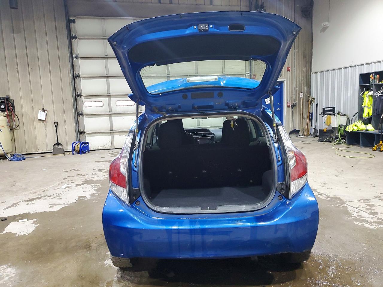 2016 TOYOTA PRIUS C ONE photo 6