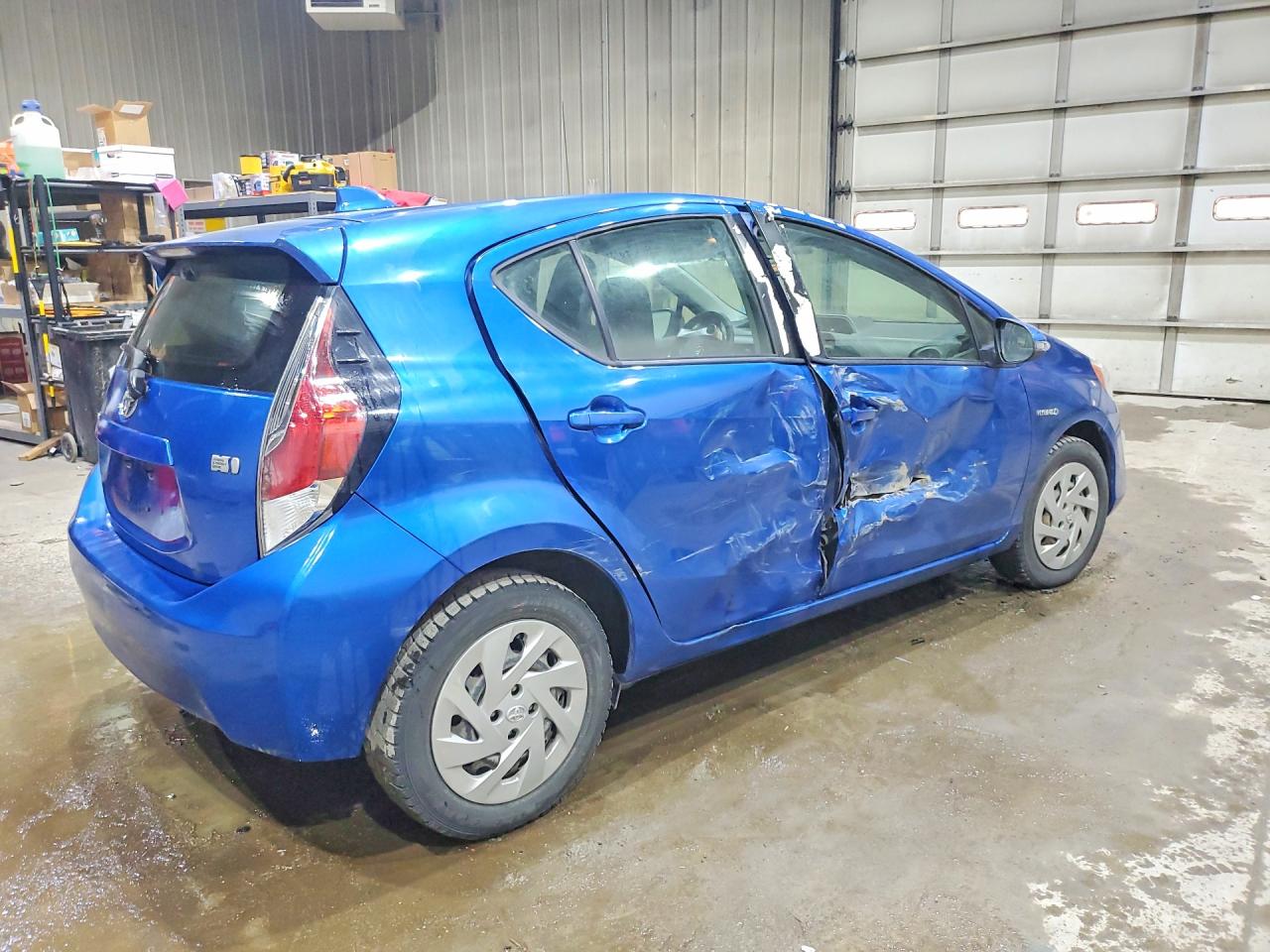 2016 TOYOTA PRIUS C ONE photo 3