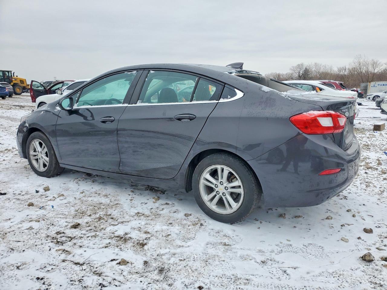 2017 CHEVROLET CRUZE LT photo 2