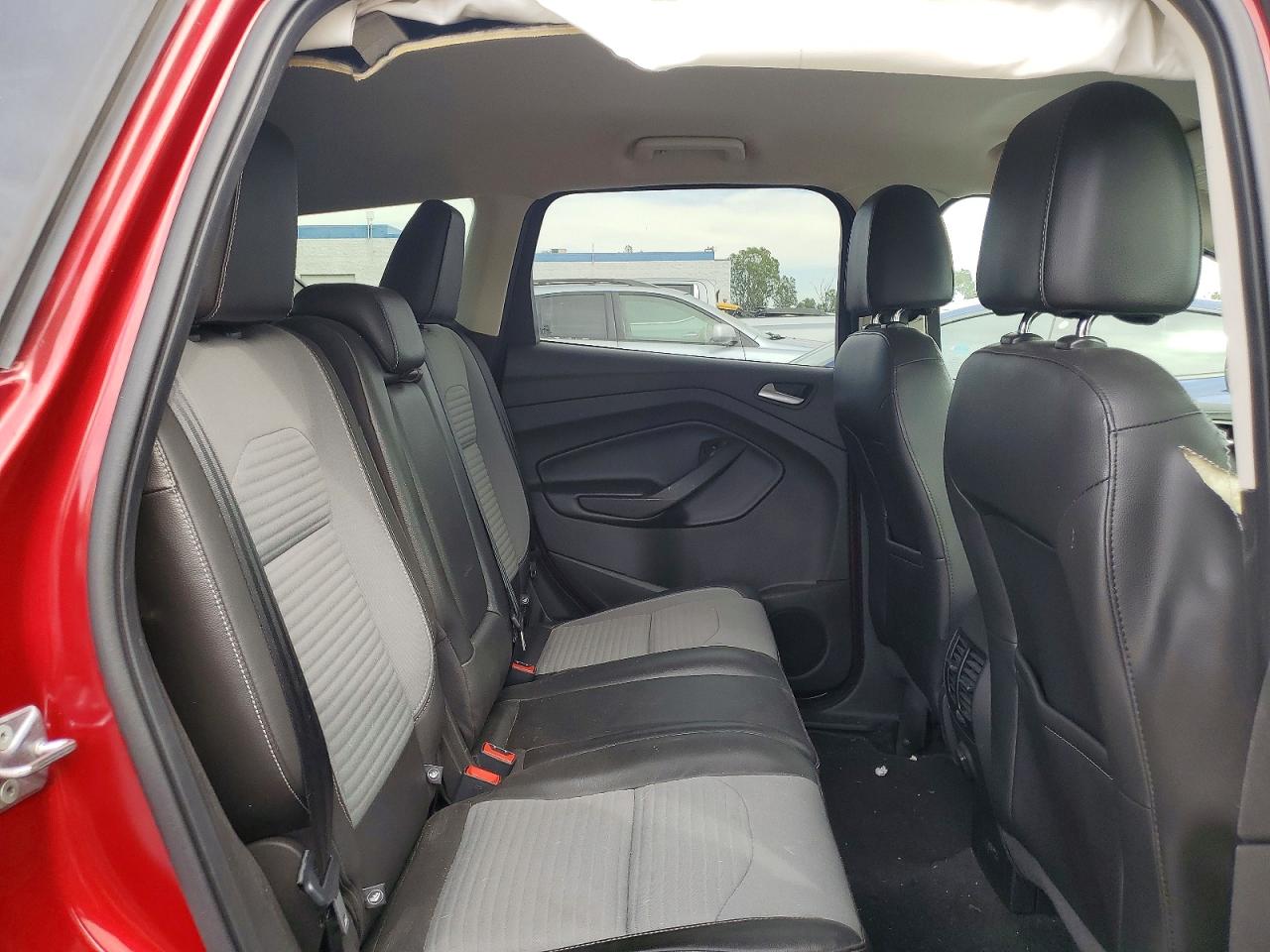 2017 FORD ESCAPE SE photo 19