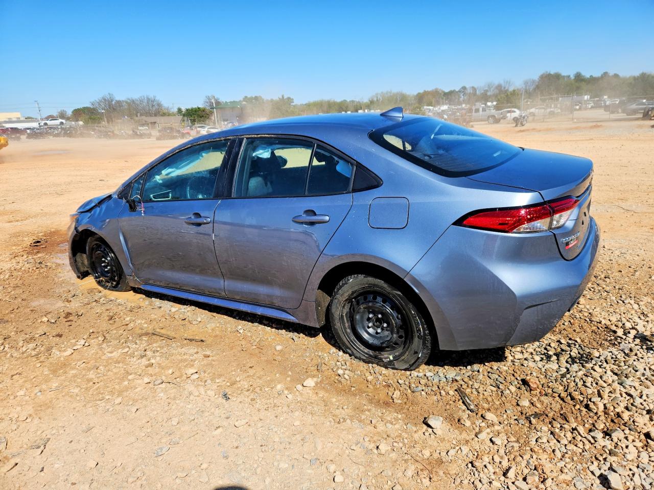 2025 TOYOTA COROLLA LE photo 3