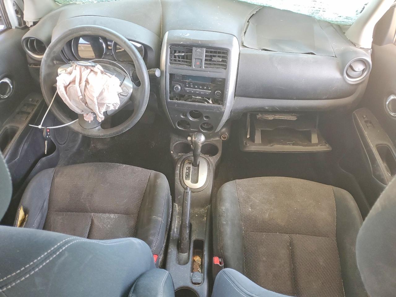 2018 NISSAN VERSA SV photo 8