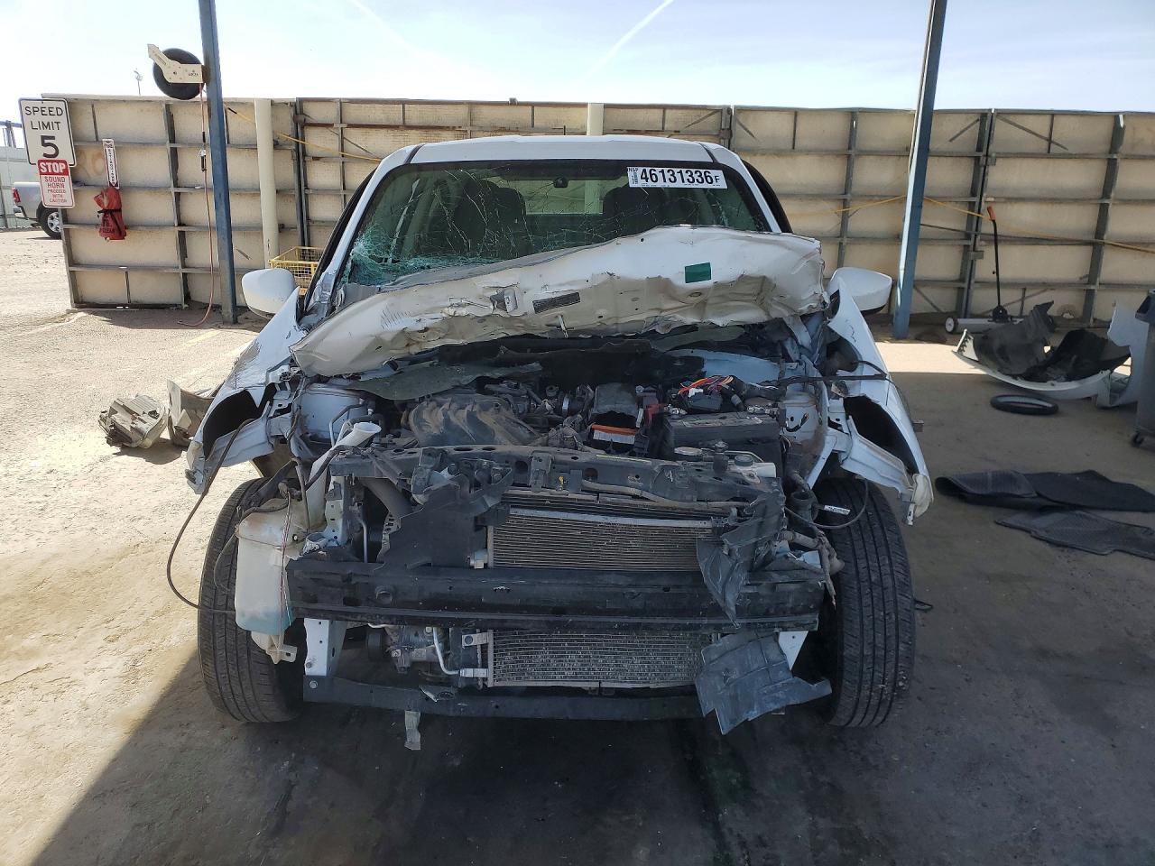 2018 NISSAN VERSA SV photo 5
