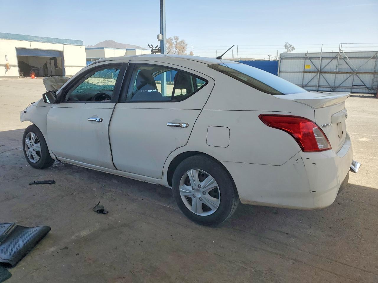2018 NISSAN VERSA SV photo 2