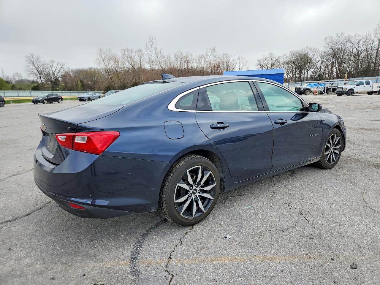 2017 CHEVROLET MALIBU LT photo 5