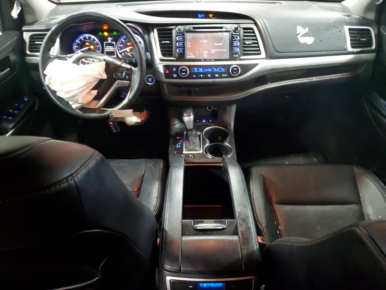 2016 TOYOTA HIGHLANDER XLE photo 8