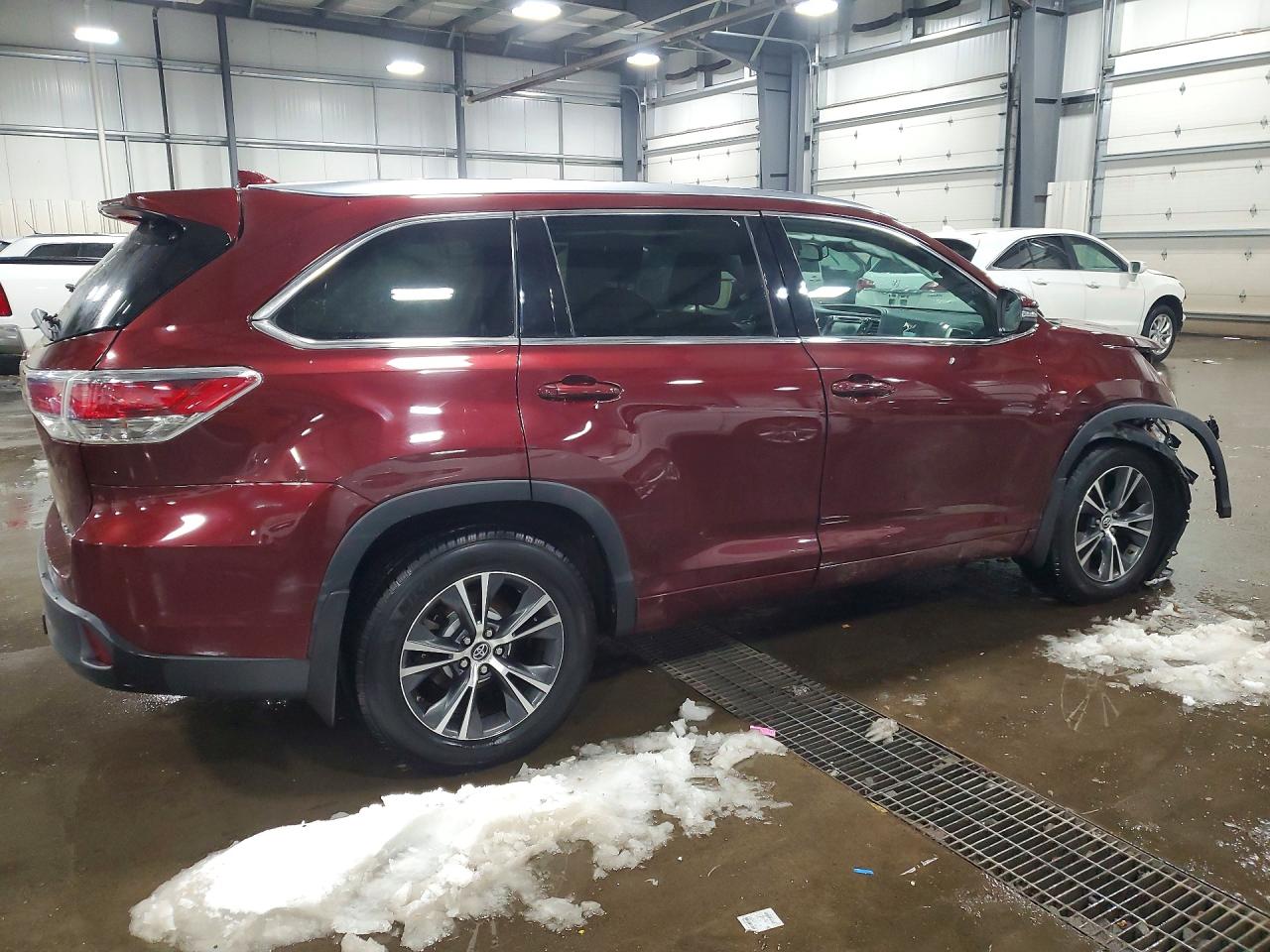 2016 TOYOTA HIGHLANDER XLE photo 3
