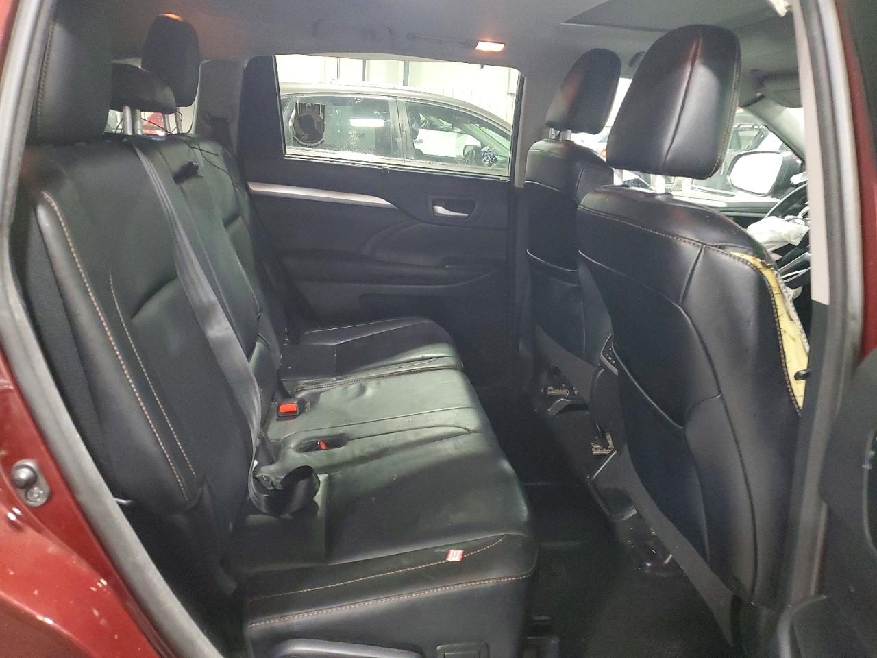 2016 TOYOTA HIGHLANDER XLE photo 10