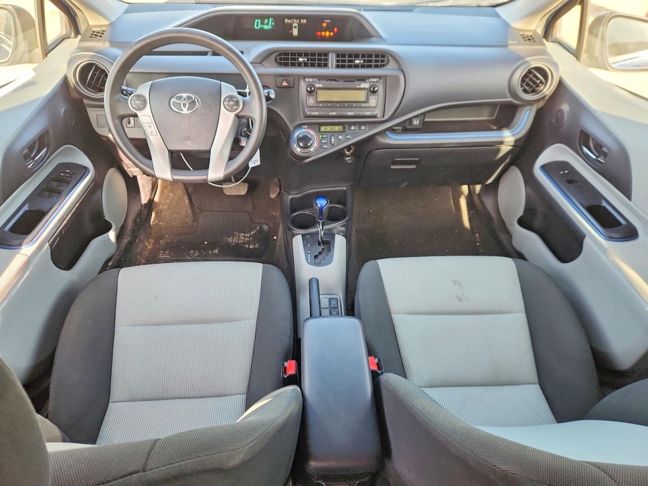 2013 TOYOTA PRIUS C TWO photo 8