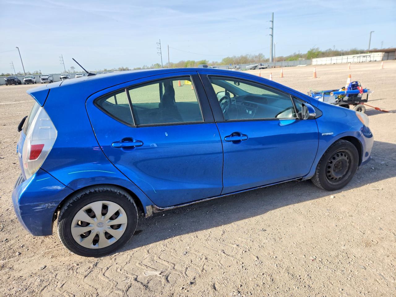 2013 TOYOTA PRIUS C TWO photo 3