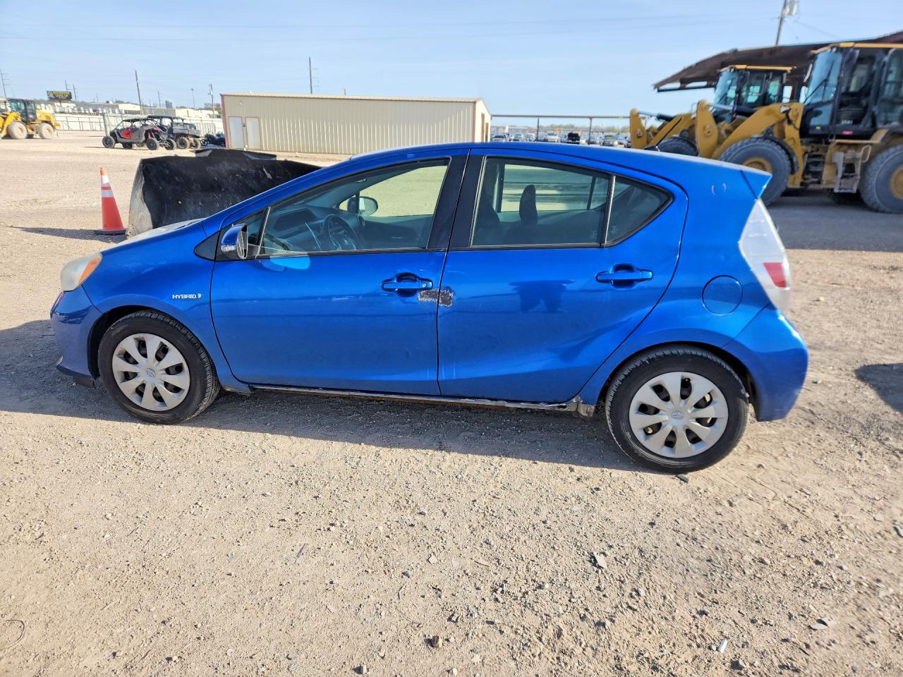 2013 TOYOTA PRIUS C TWO photo 2