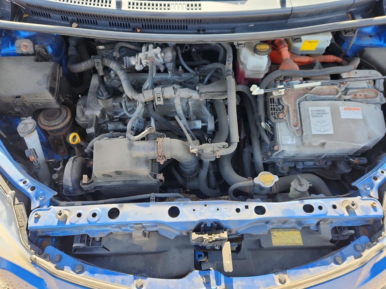 2013 TOYOTA PRIUS C TWO photo 11