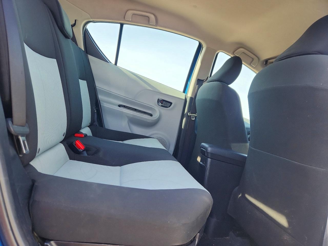 2013 TOYOTA PRIUS C TWO photo 10