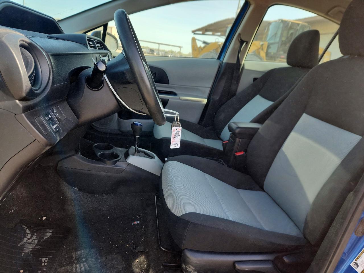 2013 TOYOTA PRIUS C TWO photo 7