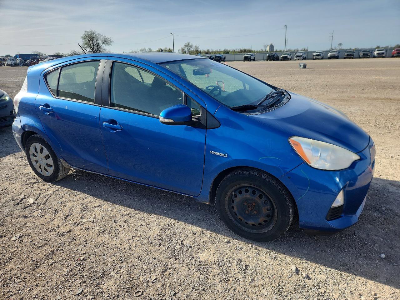 2013 TOYOTA PRIUS C TWO photo 4