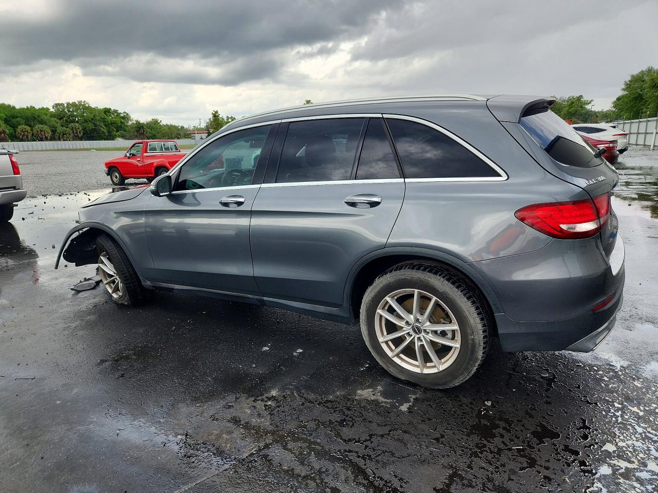 2018 MERCEDES-BENZ GLC 300 photo 2