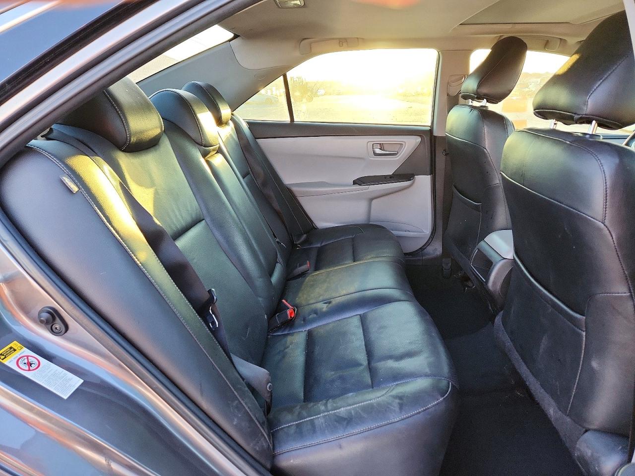 2015 TOYOTA CAMRY SE photo 10