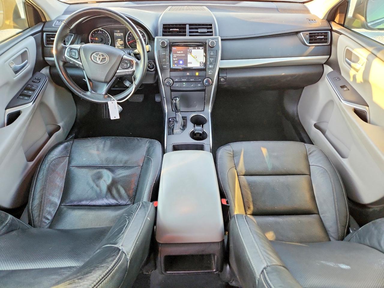 2015 TOYOTA CAMRY SE photo 8