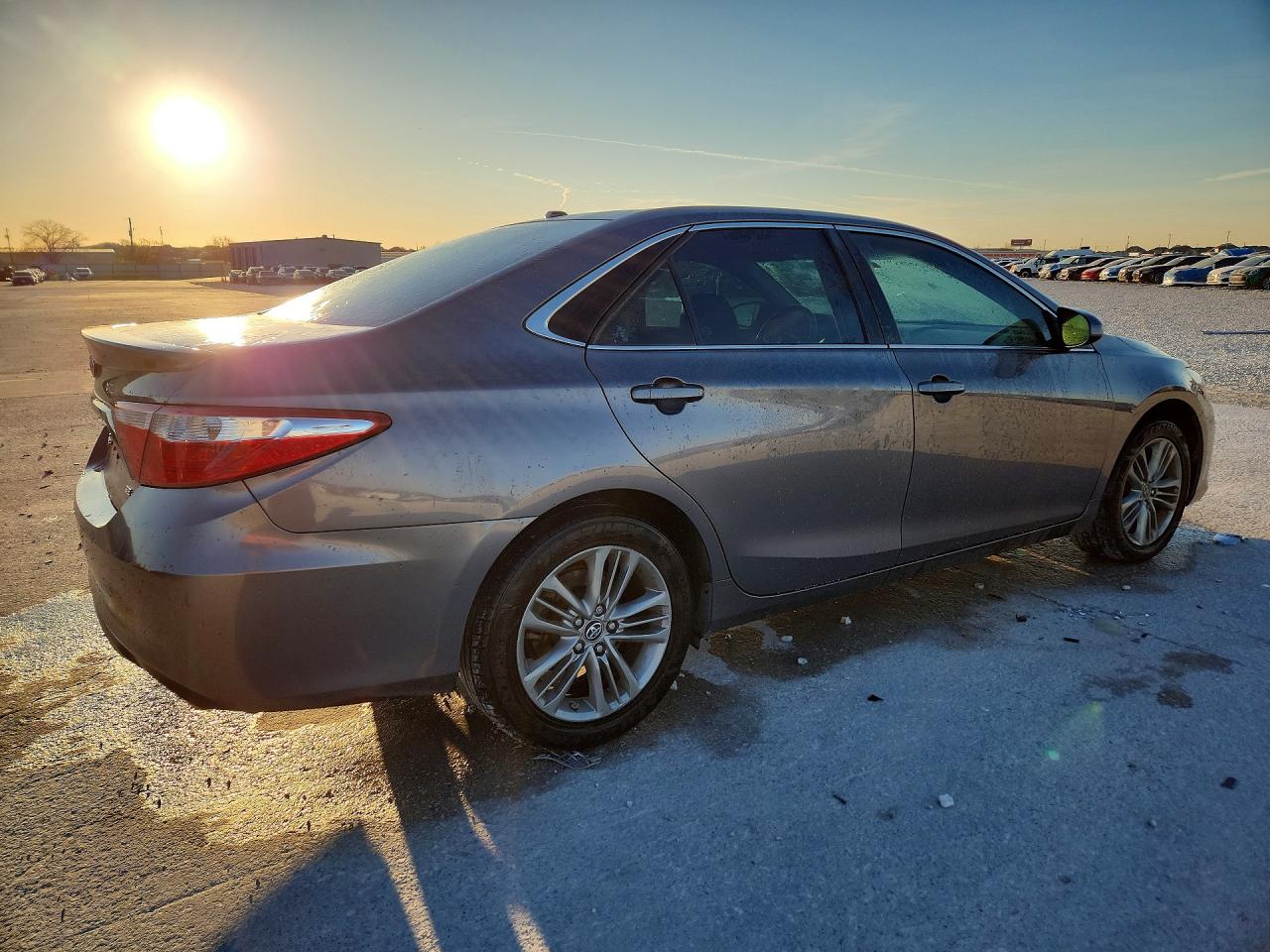 2015 TOYOTA CAMRY SE photo 3