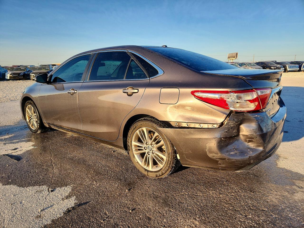 2015 TOYOTA CAMRY SE photo 2
