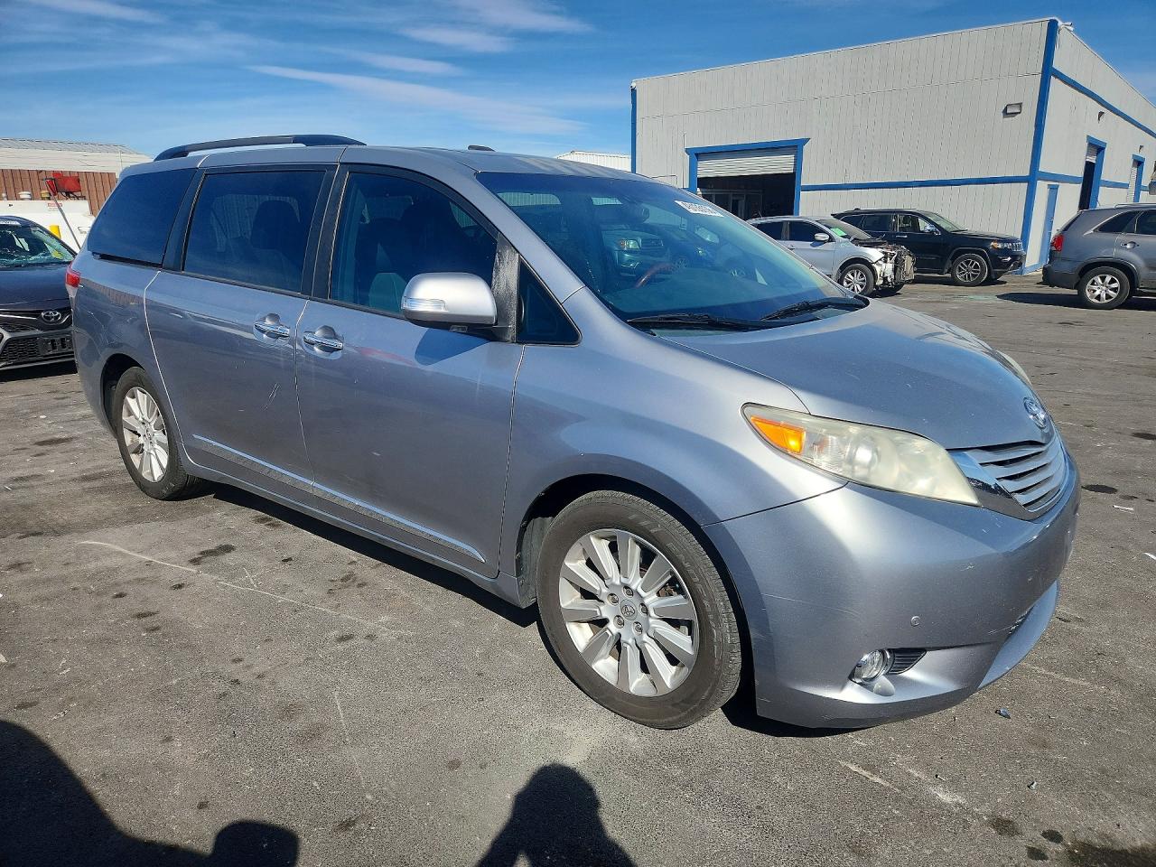 2013 TOYOTA SIENNA LIMITED 7-PASSENGER photo 7