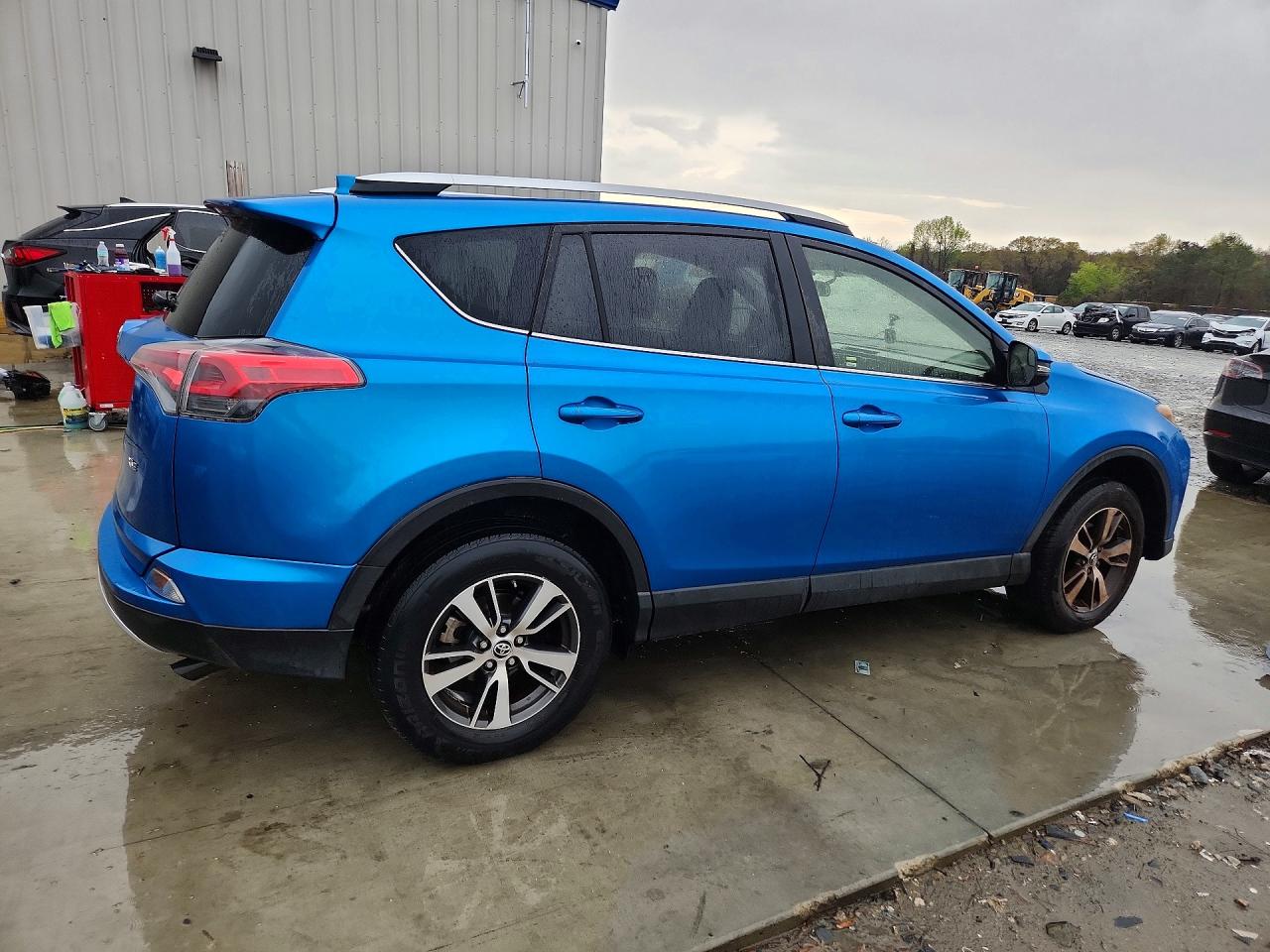 2016 TOYOTA RAV4 XLE photo 3