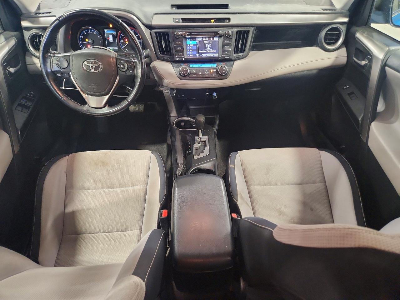 2016 TOYOTA RAV4 XLE photo 8