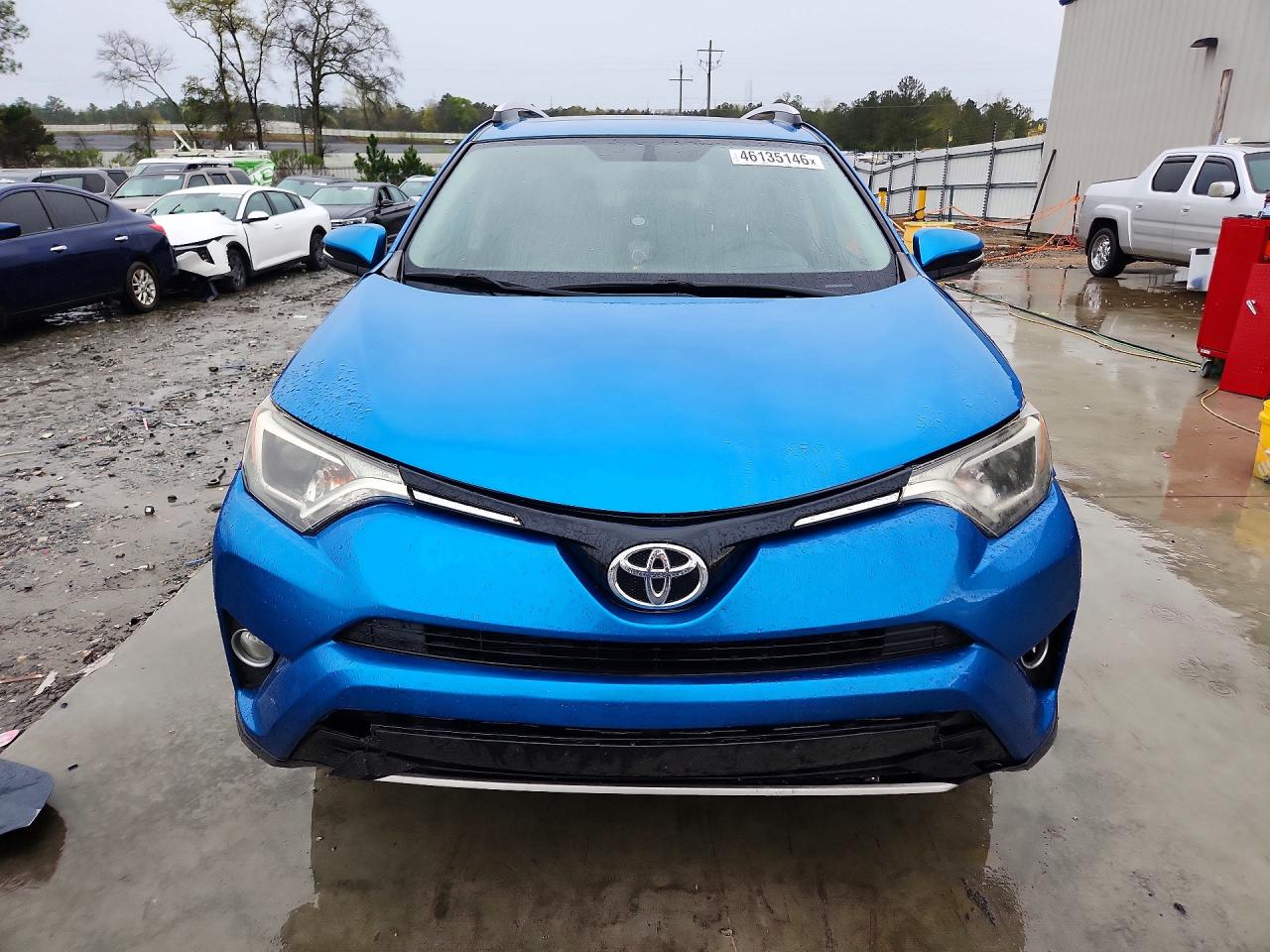 2016 TOYOTA RAV4 XLE photo 5