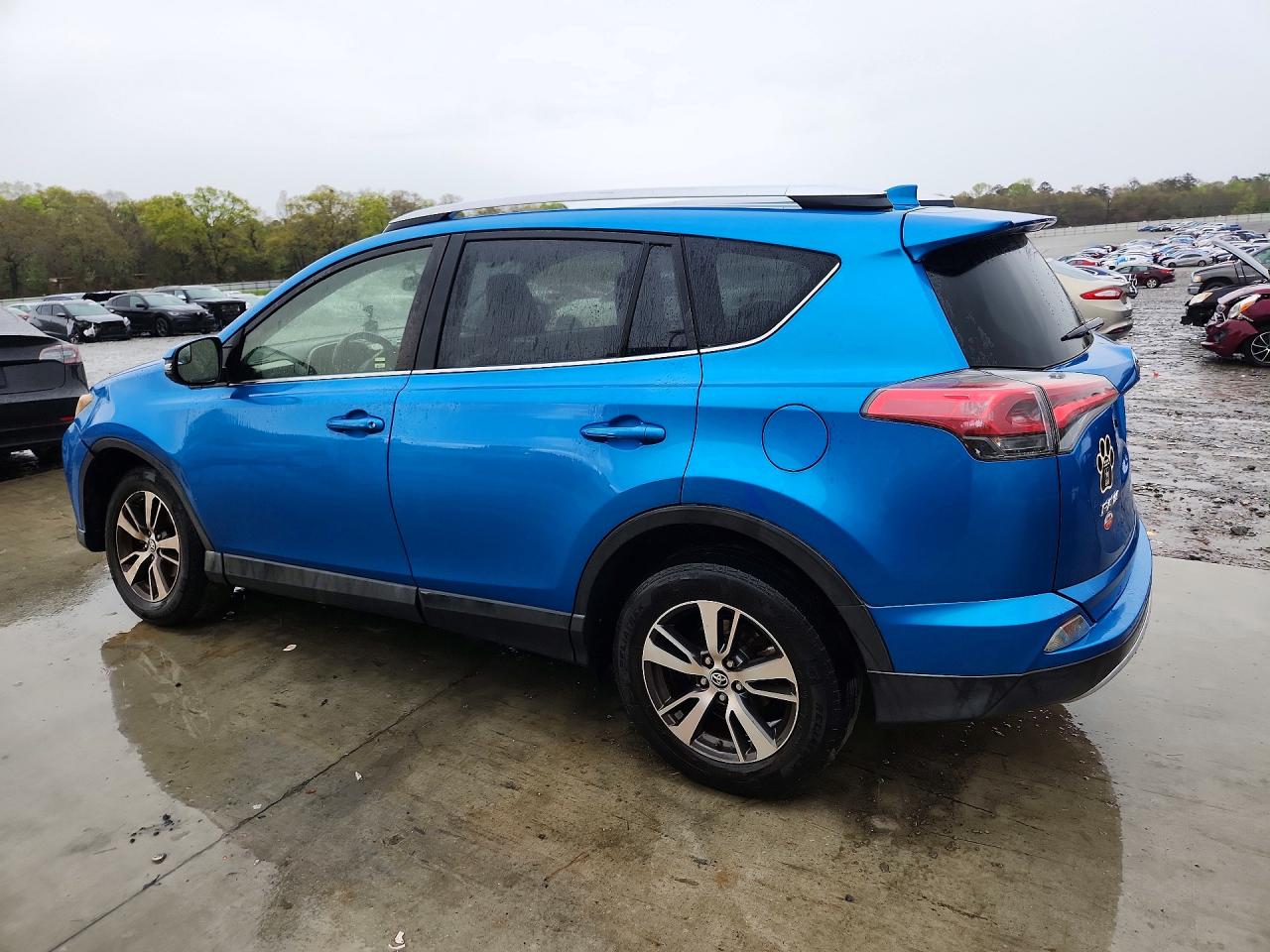 2016 TOYOTA RAV4 XLE photo 2
