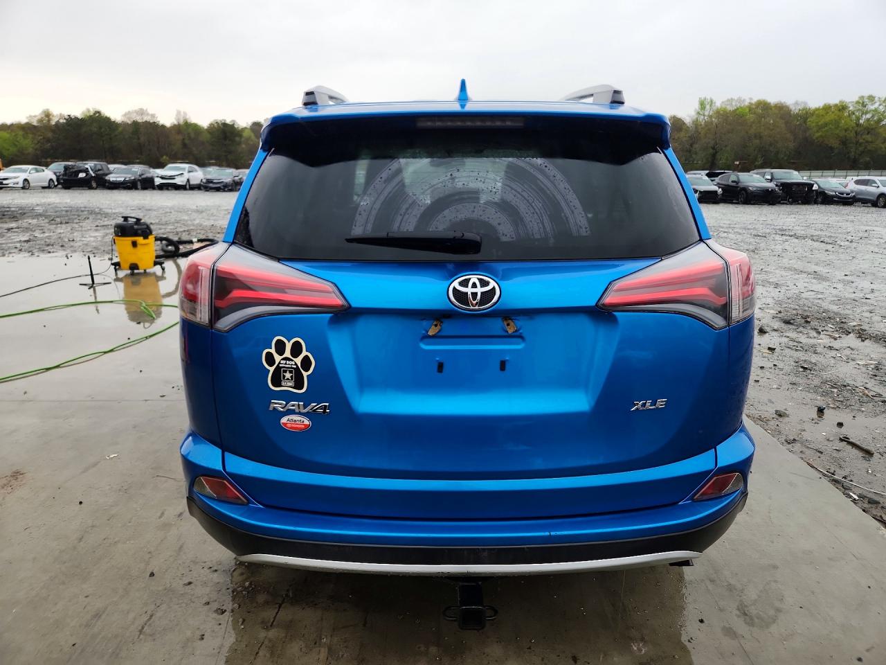 2016 TOYOTA RAV4 XLE photo 6
