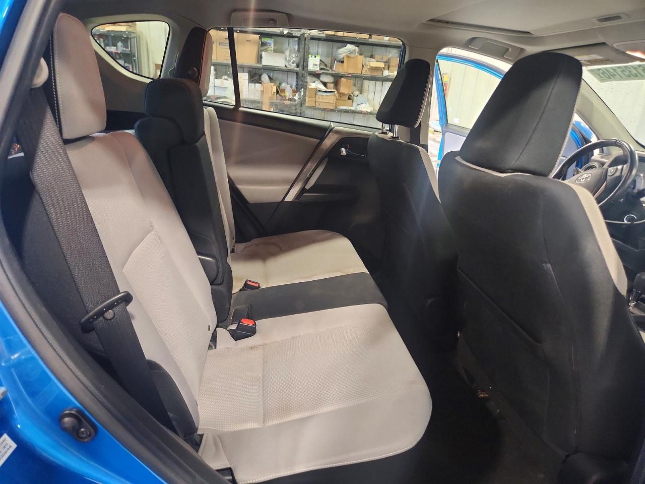 2016 TOYOTA RAV4 XLE photo 11
