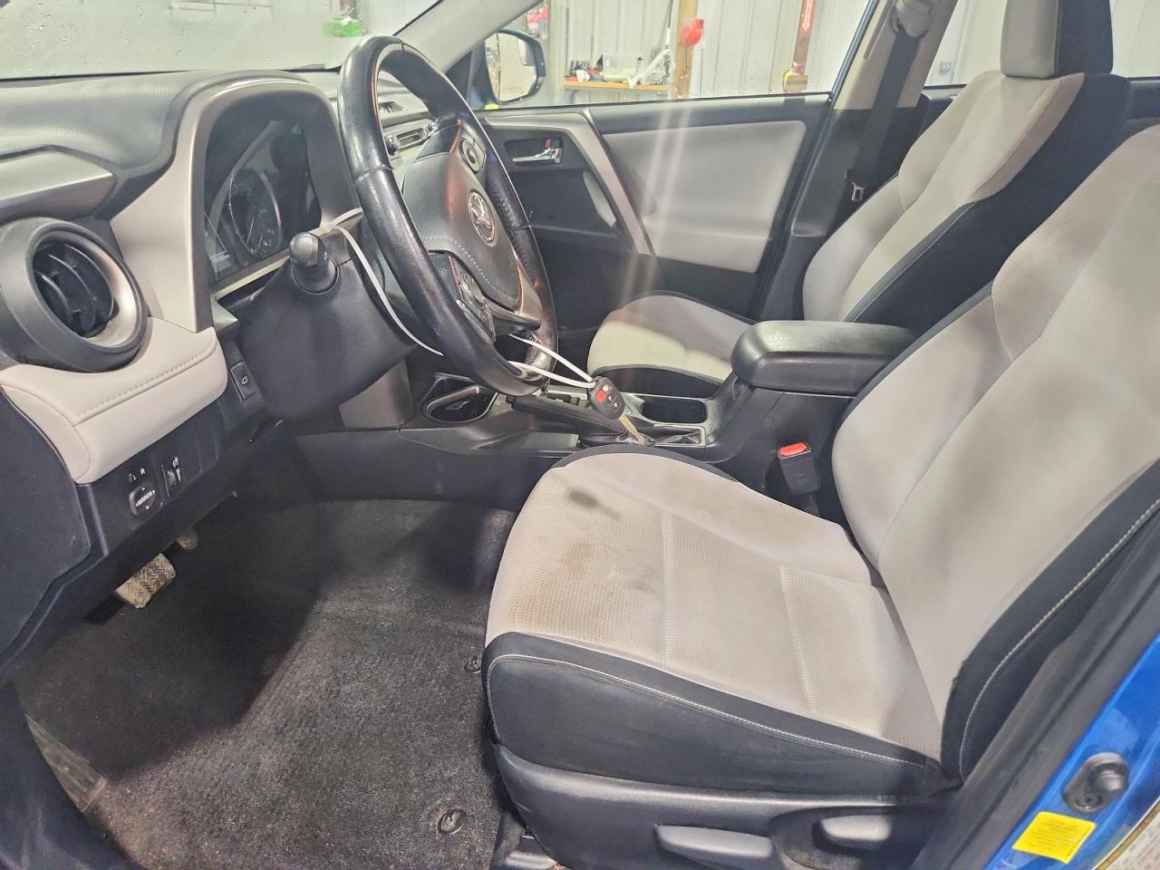 2016 TOYOTA RAV4 XLE photo 7
