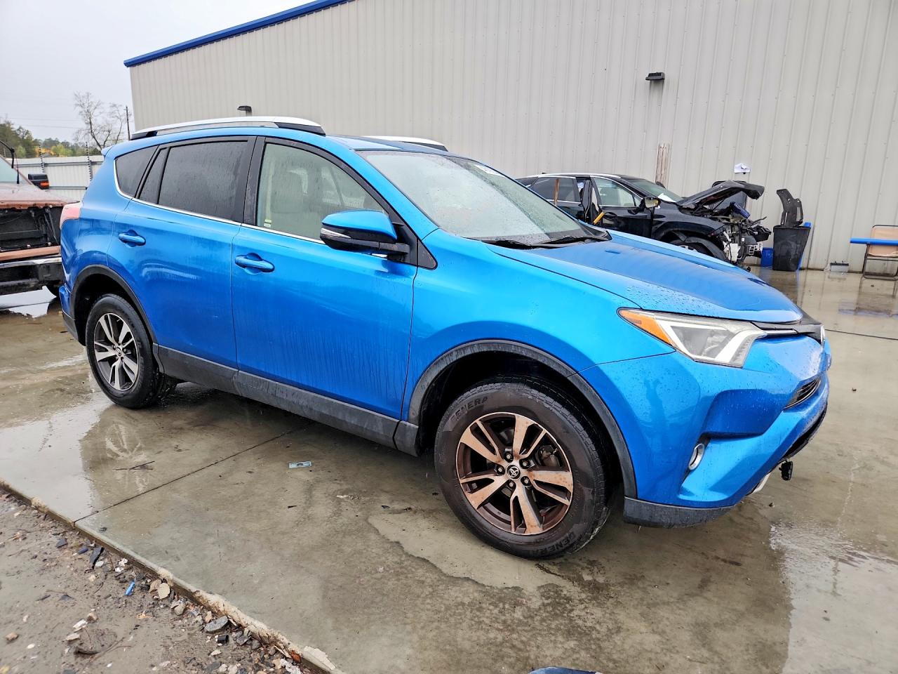 2016 TOYOTA RAV4 XLE photo 4