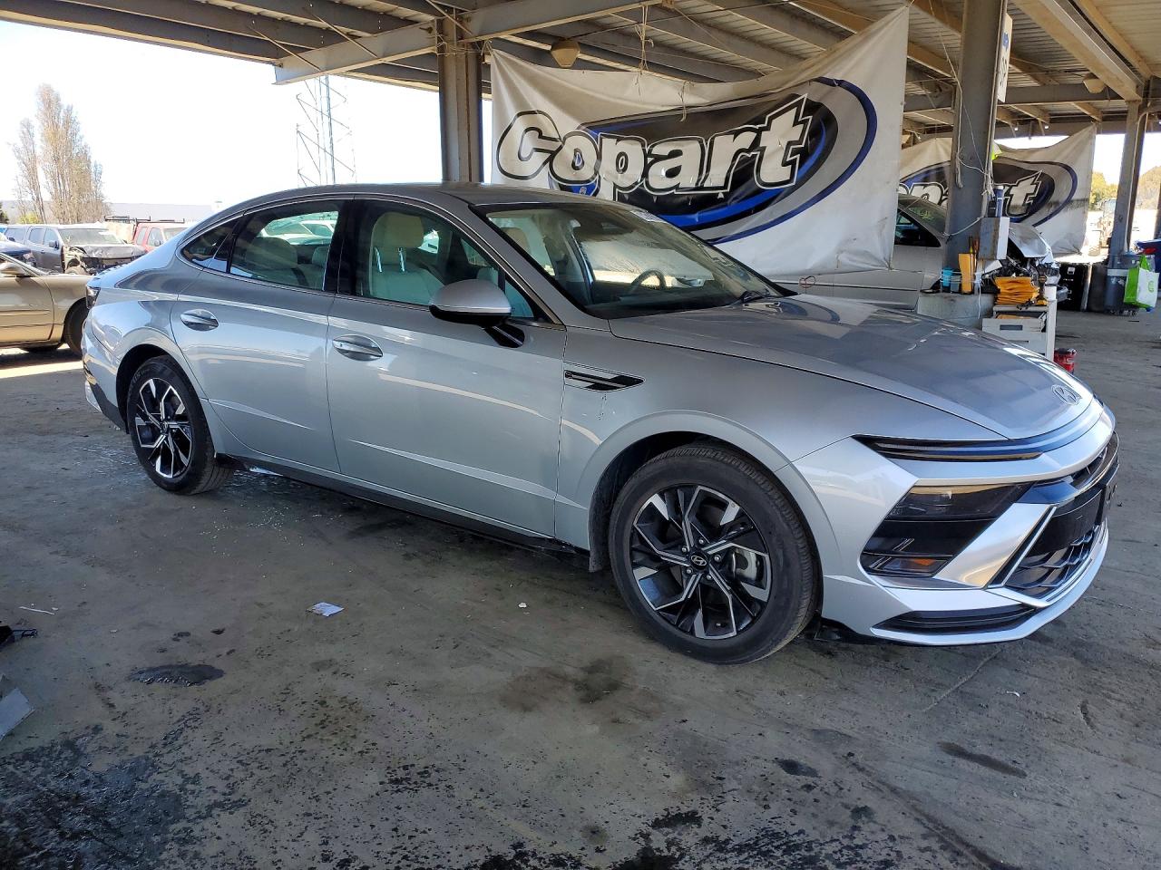 2025 HYUNDAI SONATA SEL photo 4