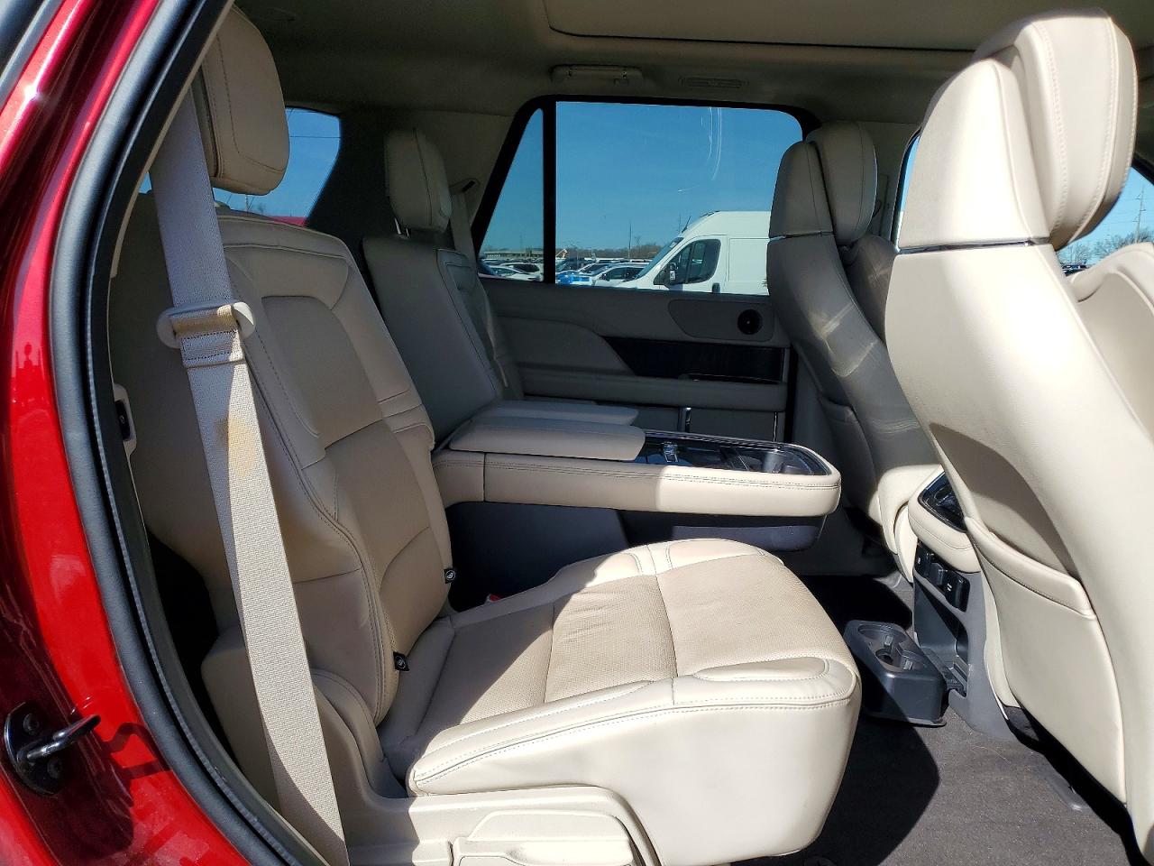 2019 LINCOLN NAVIGATOR RESERVE photo 11