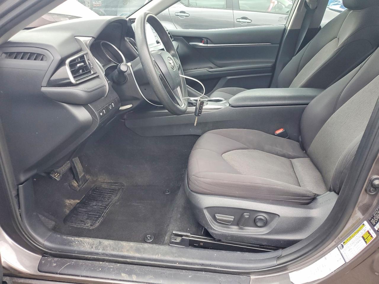 2021 TOYOTA CAMRY LE photo 7